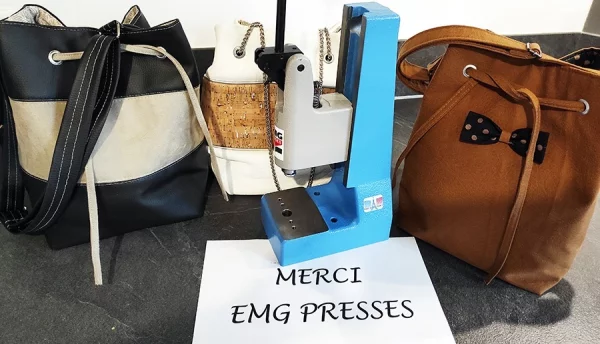 Presse manuelle, découpe / sertissage pour la maroquinerie 